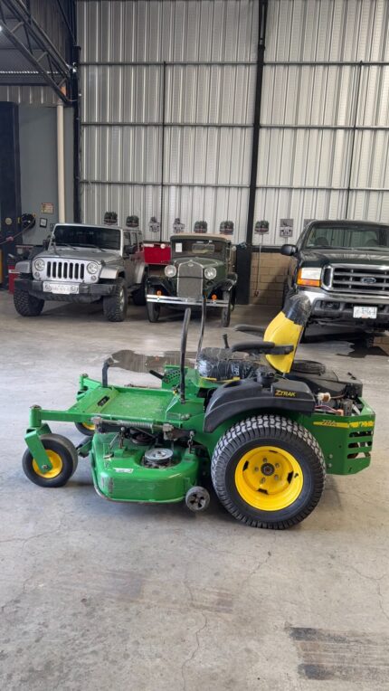 John deere 717A